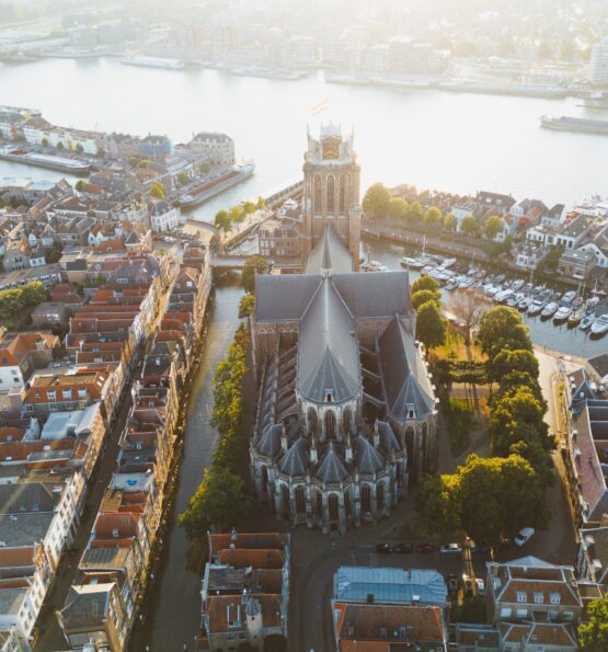 Een luchtfoto van de binnenstad Dordrecht | Website laten maken Dordrecht voor lokale ondernemers